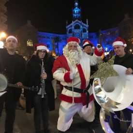 Santa Claus and the band Dixilan
