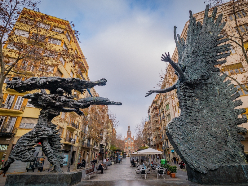 La avenida de Gaudí pide más protagonismo comercial (El Periódico de Cataluña)