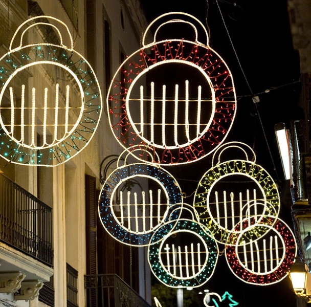 Las luces de Navidad ya iluminan las calles de Barcelona