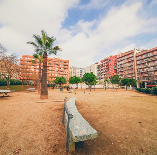 El campo del Barça, junto a la Avenida Gaudí